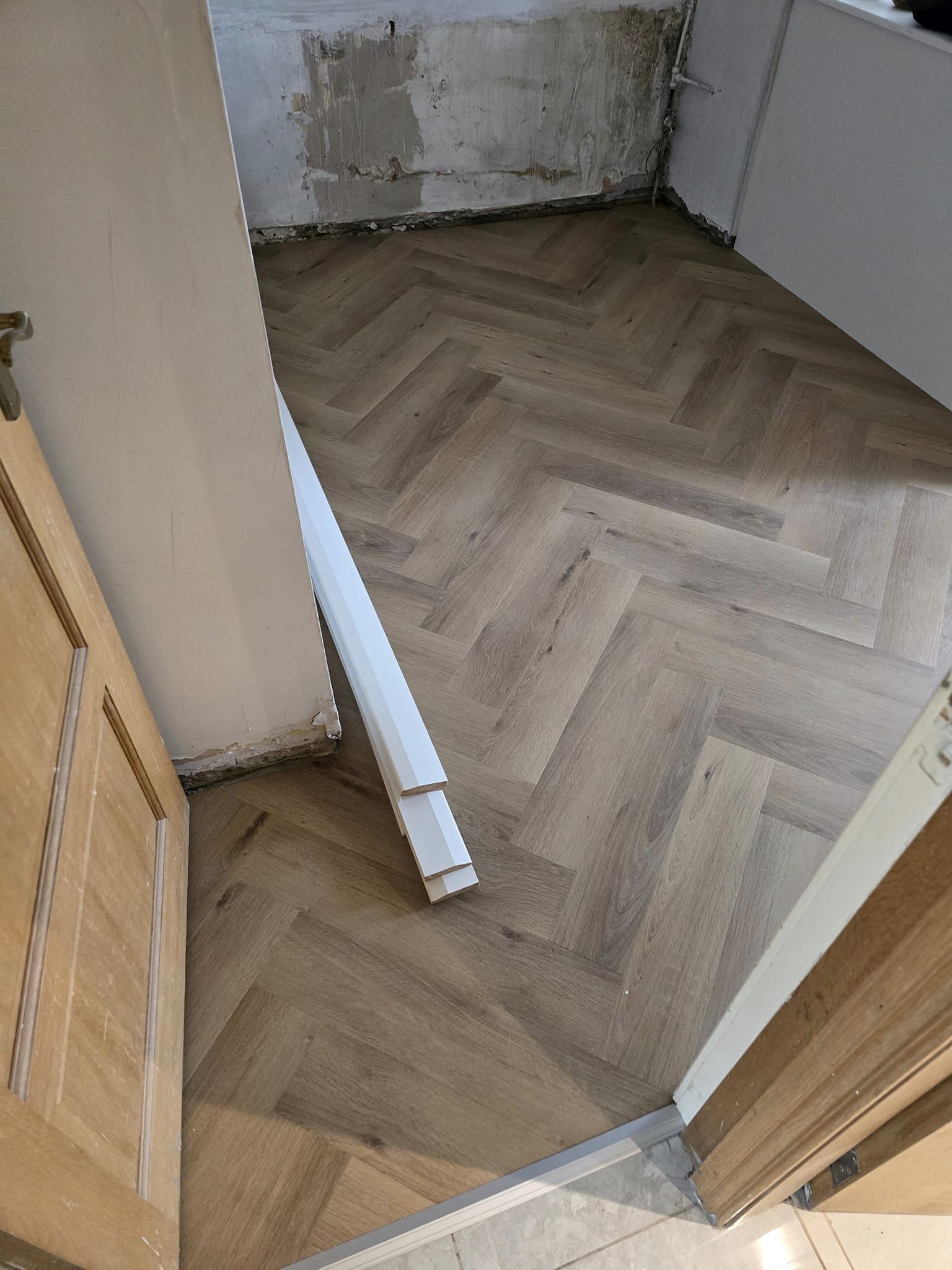 herringbone laminate floor